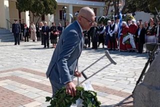 Η πρώτη δημόσια εμφάνιση του δήμαρχου Άη Στράτη μετά το χειρουργείο για αφαίρεση όγκου [εικόνες - βίντεο]